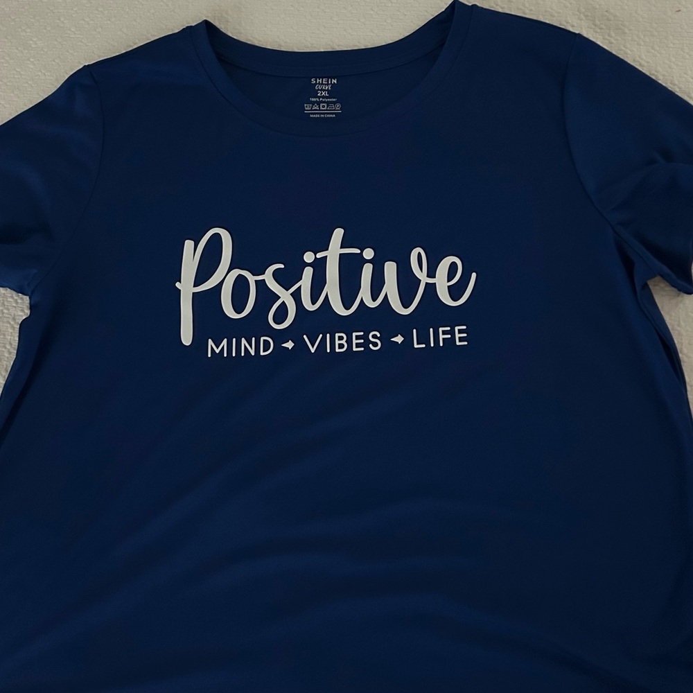 Women’s shirt never been worn..